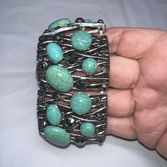 Vintage Silver Tone with Turquoise Cabochon and Faceted beads Stretch Bracelet - Picture 9 of 12